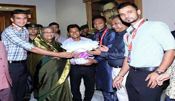 প্রধানমন্ত্রীকে অভিনন্দন জানিয়েছেন বিসিবি ও জাতীয় ক্রিকেট দল 